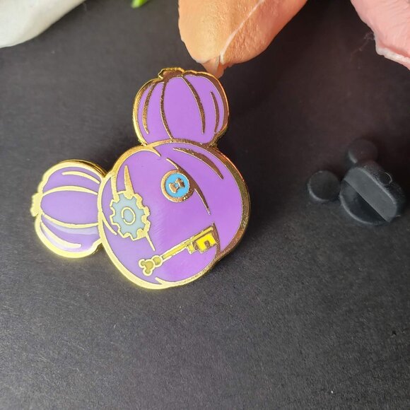 Disney Mickey Mouse Trading Pin Brooch Jack Lantern Pumpkin Key Lapel Pin Brooch - Picture 3 of 6